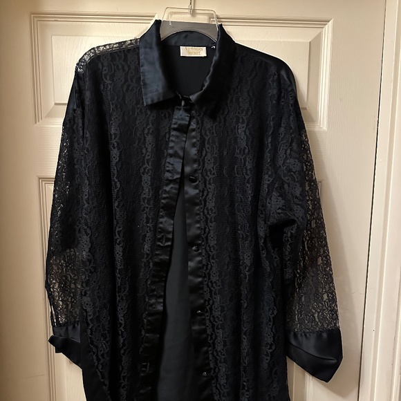 Victoria's Secret || Vintage || Size M/L || Long Sleeved Black Button Up Blouse - Picture 1 of 2